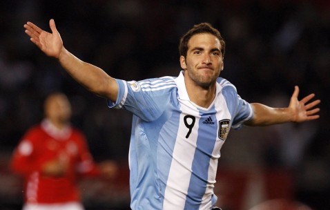 开云APP-羽坛鏖战，印度队力战日本队，黄鸭组合高光时刻点亮赛场