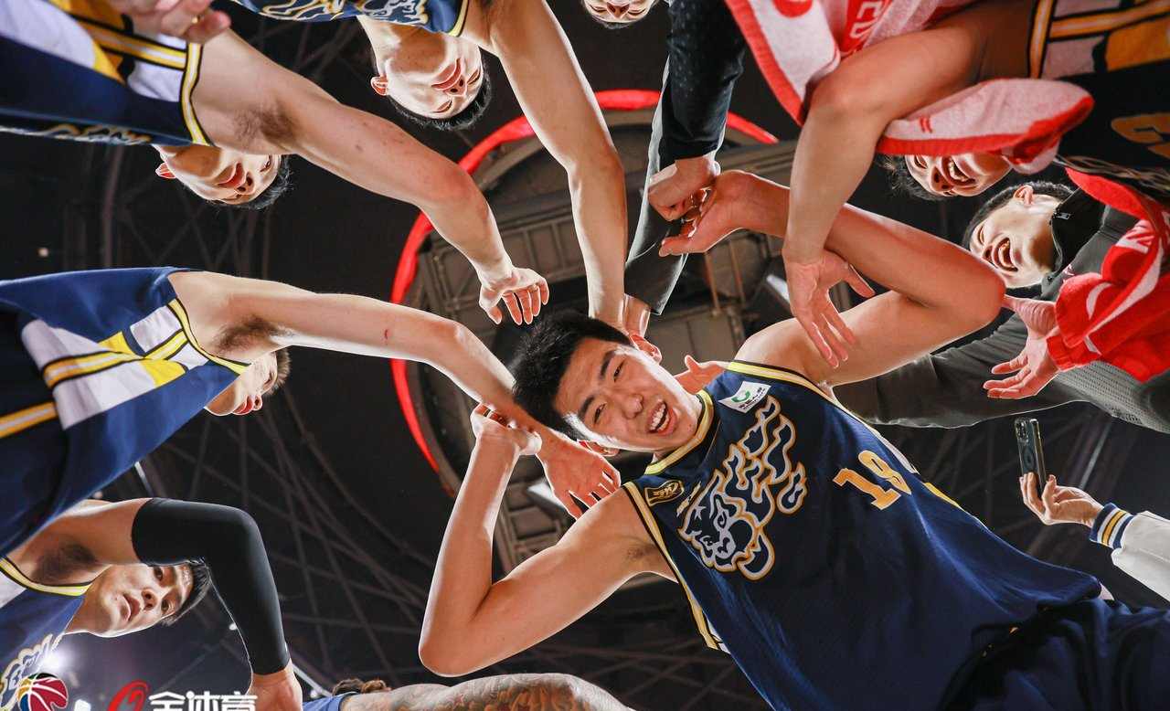 广东宏远击败对手,成功保持不败纪录 广东宏远击败对手,成功保持不败纪录
