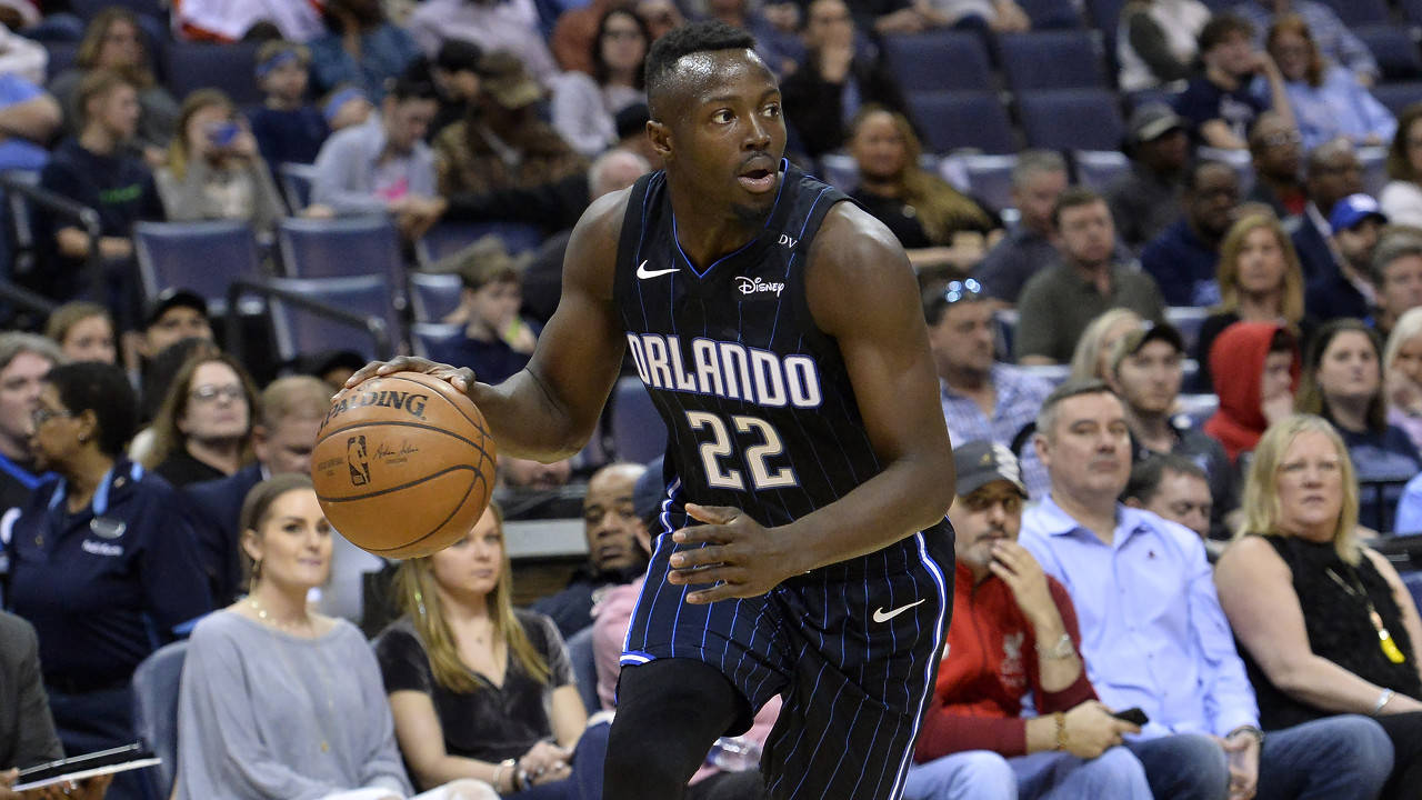 黄蜂球员全力为球队拼搏,迎国王取胜 黄蜂球员全力为球队拼搏,迎国王取胜