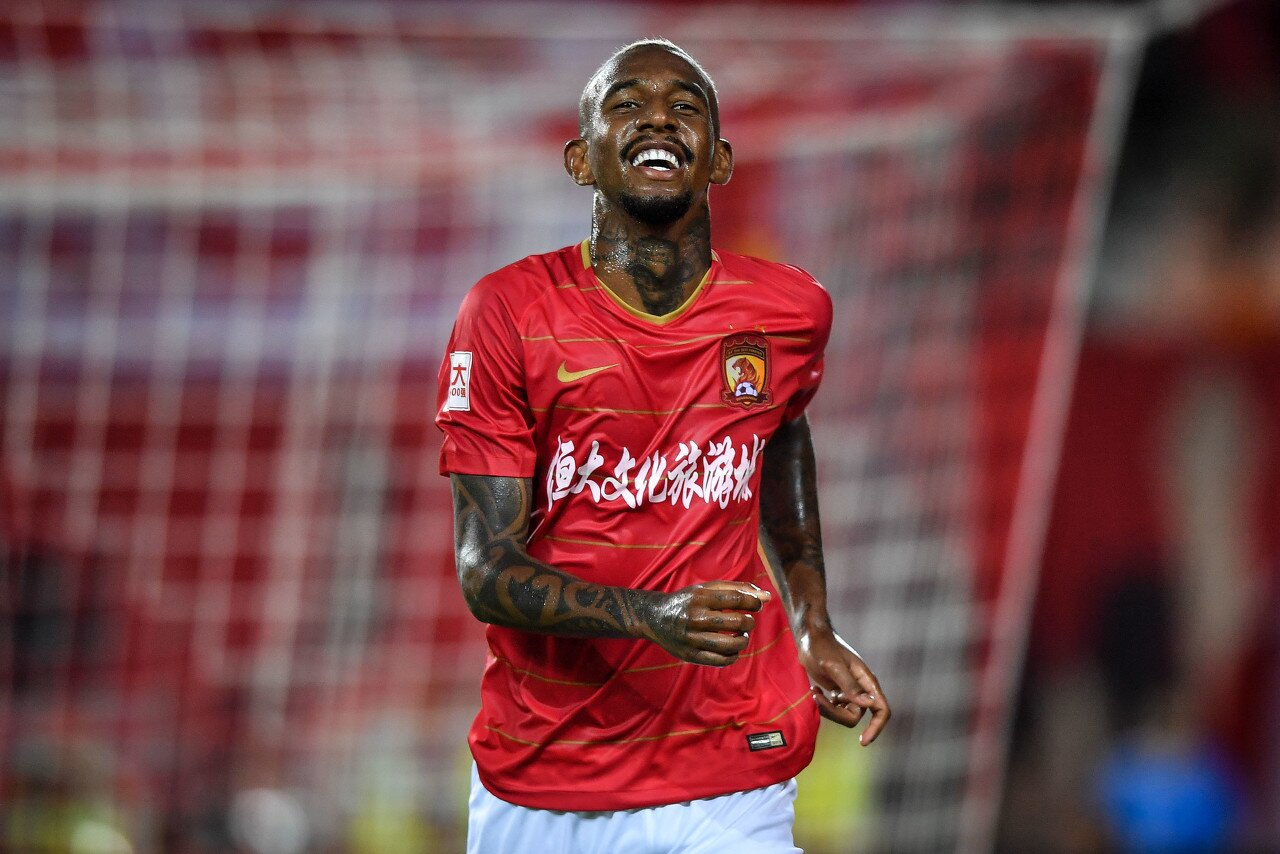 泰达主场战平上港，积分榜中游