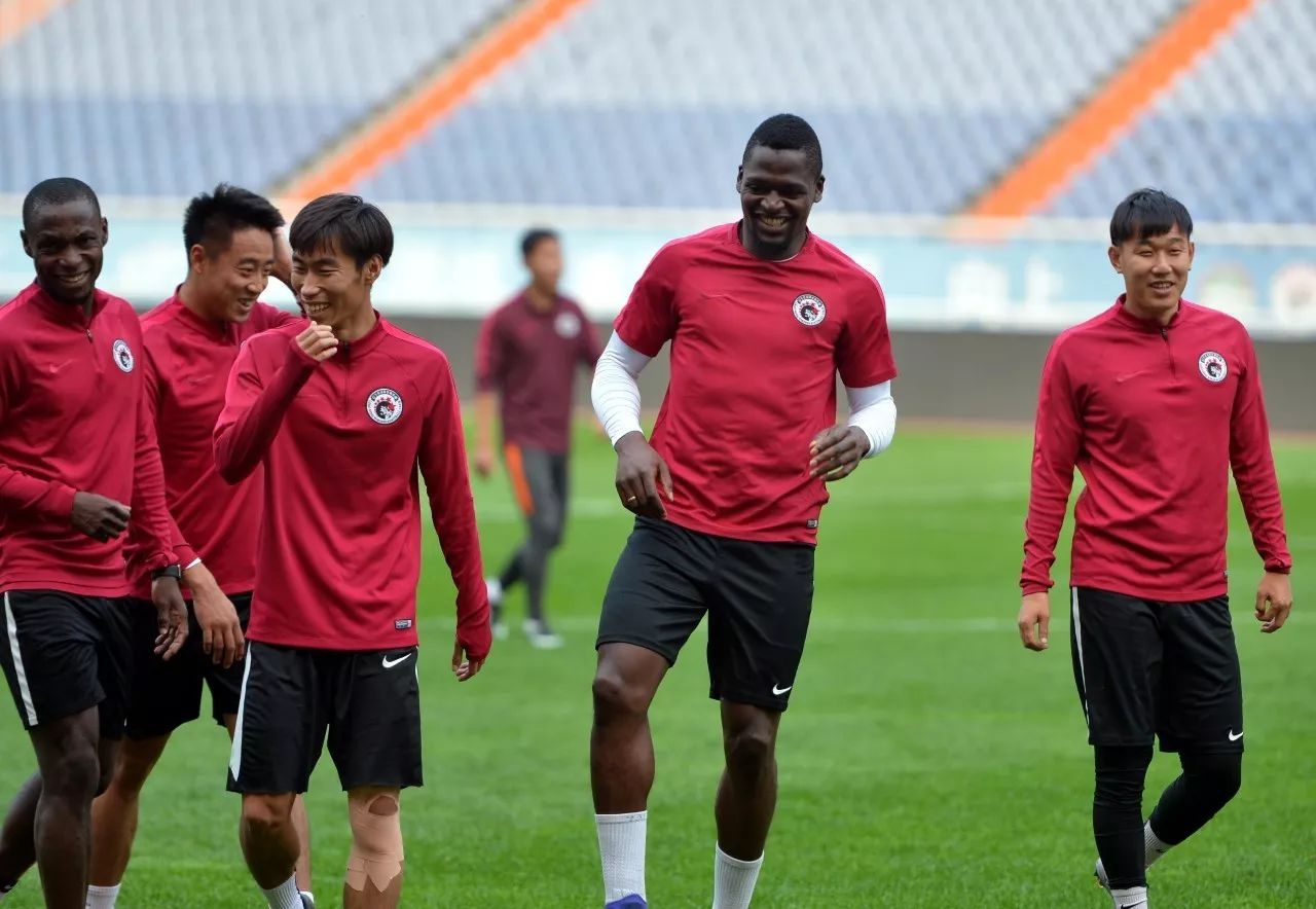 球迷热议辽足表现，能否保级成疑